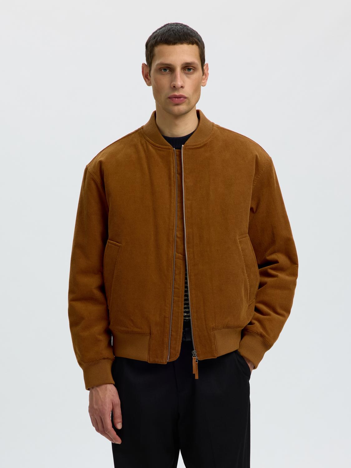 model_shot-front